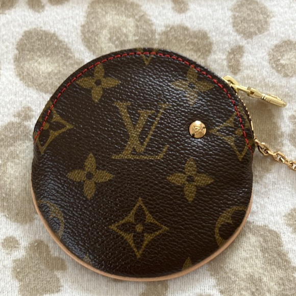 MINT CONDITION Louis Vuitton Monogram Cerises (Cherry) Coin Purse/Pouch - Picture 4 of 10